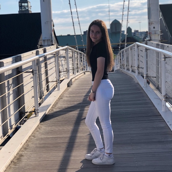 Meet your Posher, Adina - Picture 1 of 1